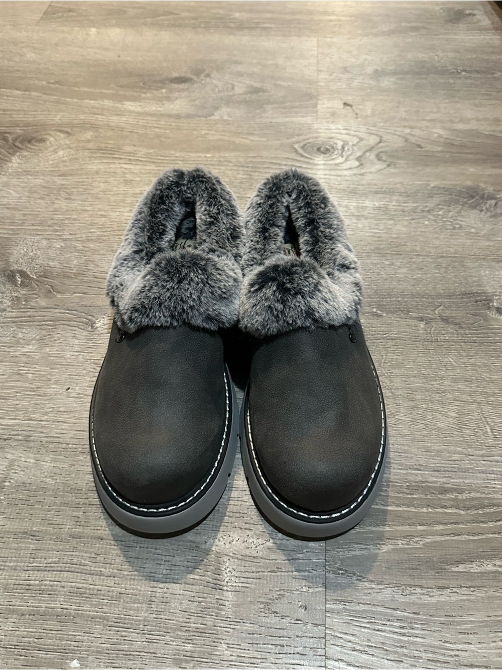 Skechers BOBS Women’s Faux Fur Lined Slip On Clogs Gray Black Size 9.5